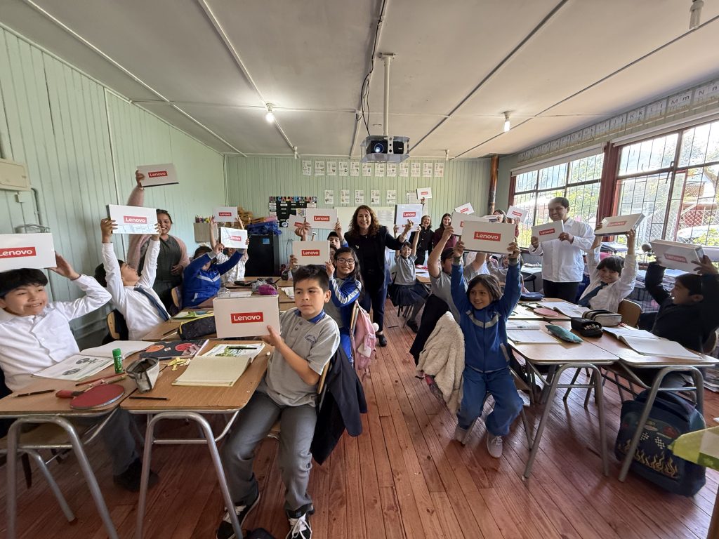 Adquieren nueva implementación tecnológica para Escuela Volcán Antuco