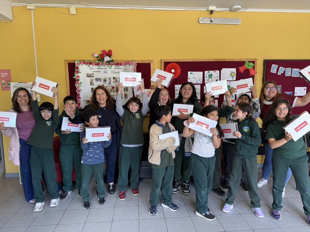 Adquieren nueva implementación tecnológica para Escuela Cerro Pilque